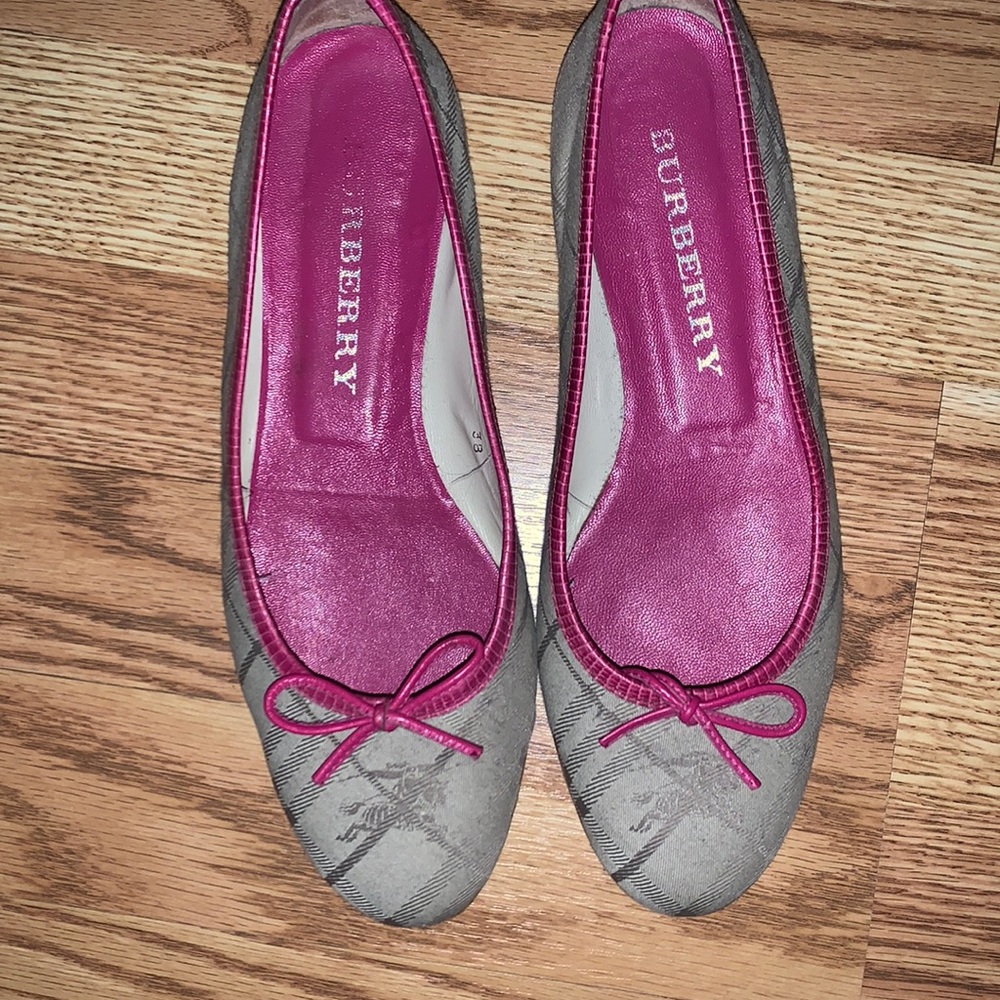 Classic Burberry flats